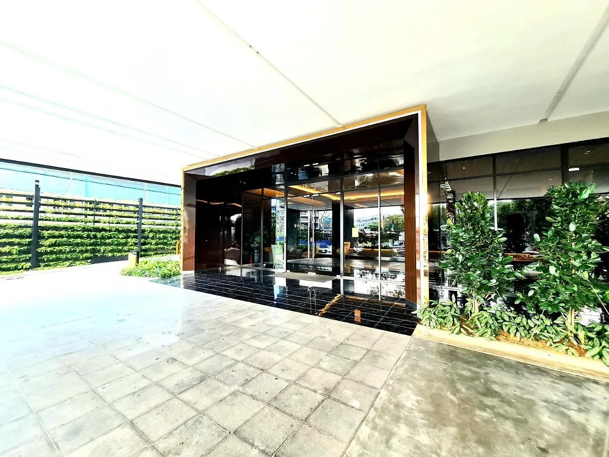 Apartment Beacon Executive Suites - George Town